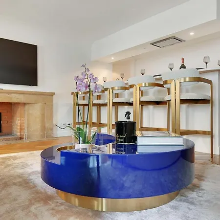 Elegant - 2bd-6p - Avenue Montaigne Appartement Paris